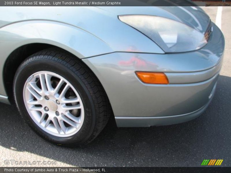 Light Tundra Metallic / Medium Graphite 2003 Ford Focus SE Wagon