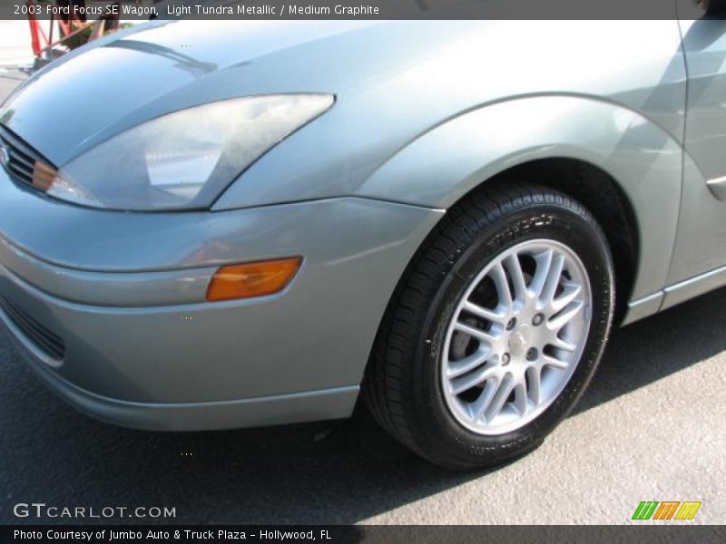 Light Tundra Metallic / Medium Graphite 2003 Ford Focus SE Wagon