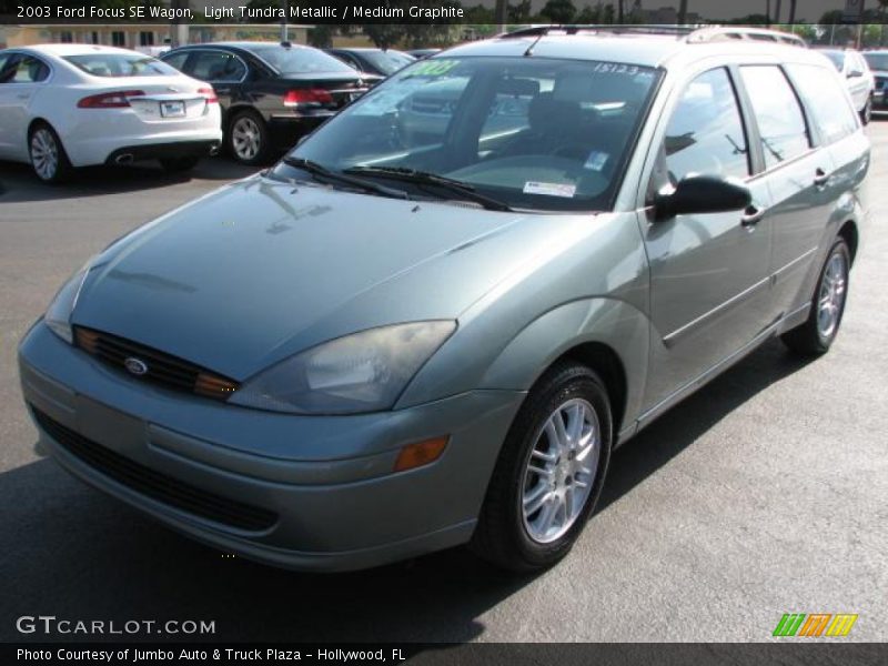 Front 3/4 View of 2003 Focus SE Wagon