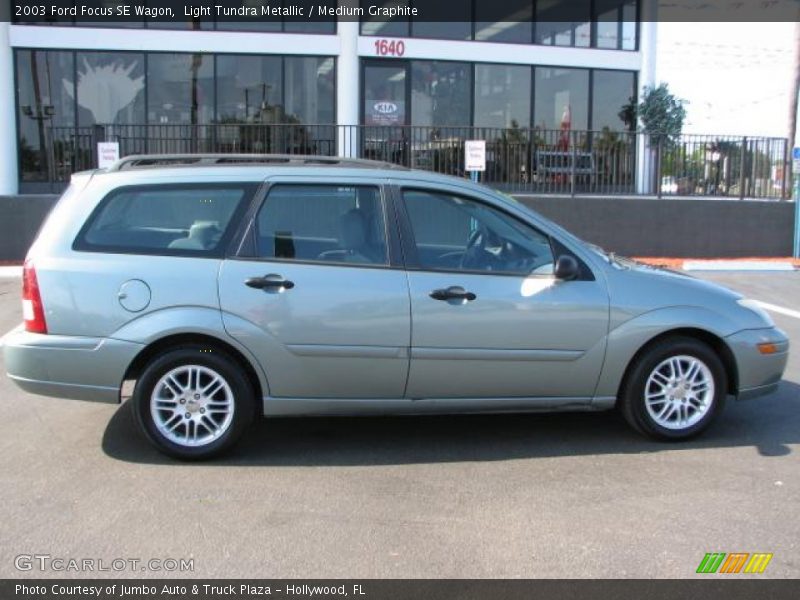 Light Tundra Metallic / Medium Graphite 2003 Ford Focus SE Wagon