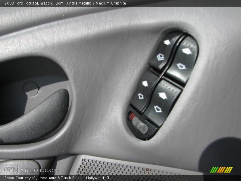 Light Tundra Metallic / Medium Graphite 2003 Ford Focus SE Wagon