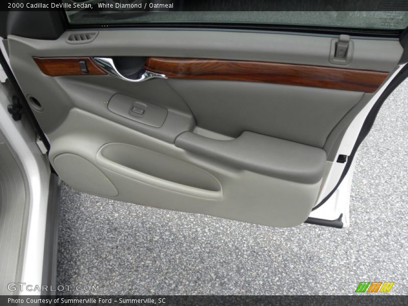 White Diamond / Oatmeal 2000 Cadillac DeVille Sedan