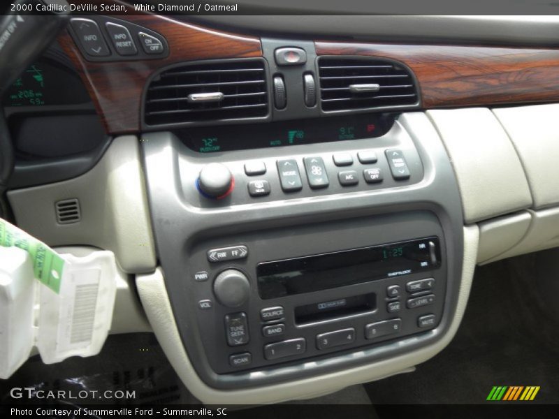 White Diamond / Oatmeal 2000 Cadillac DeVille Sedan
