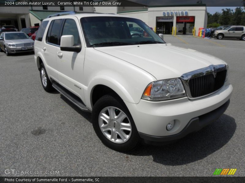 Front 3/4 View of 2004 Aviator Luxury