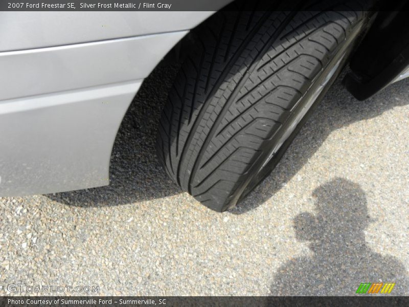Silver Frost Metallic / Flint Gray 2007 Ford Freestar SE