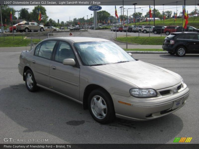 Light Sandrift Metallic / Beige 1997 Oldsmobile Cutlass GLS Sedan