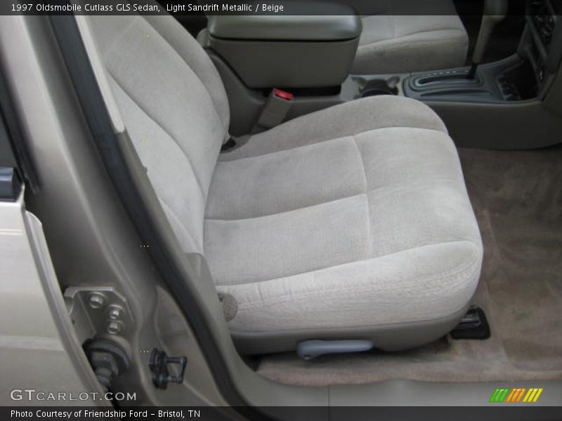 Light Sandrift Metallic / Beige 1997 Oldsmobile Cutlass GLS Sedan
