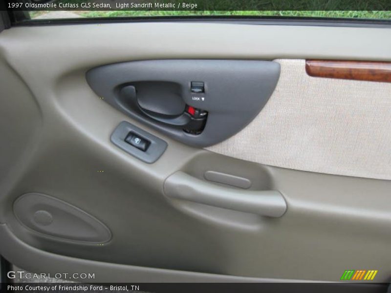 Light Sandrift Metallic / Beige 1997 Oldsmobile Cutlass GLS Sedan