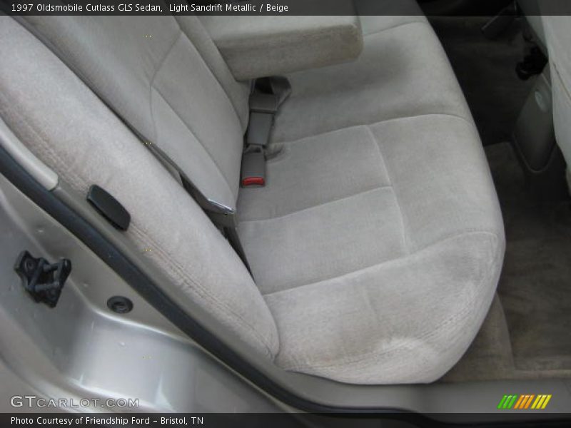 Light Sandrift Metallic / Beige 1997 Oldsmobile Cutlass GLS Sedan