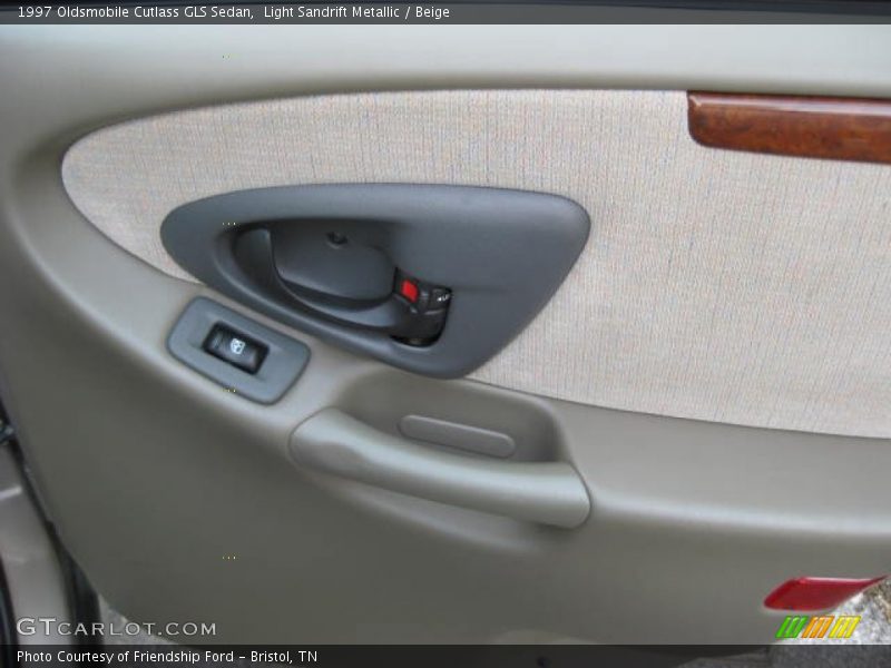 Light Sandrift Metallic / Beige 1997 Oldsmobile Cutlass GLS Sedan