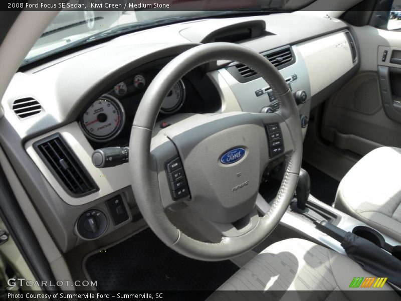 Kiwi Green / Medium Stone 2008 Ford Focus SE Sedan