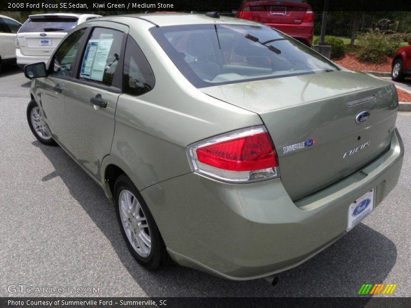 Kiwi Green / Medium Stone 2008 Ford Focus SE Sedan