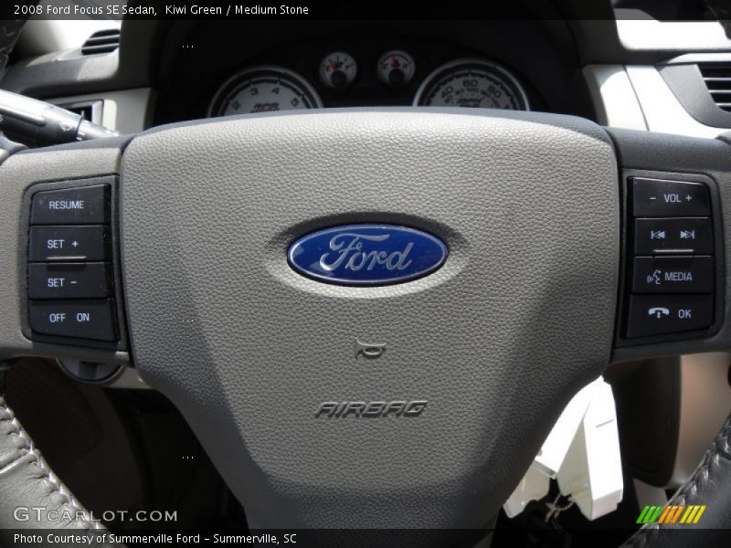 Kiwi Green / Medium Stone 2008 Ford Focus SE Sedan