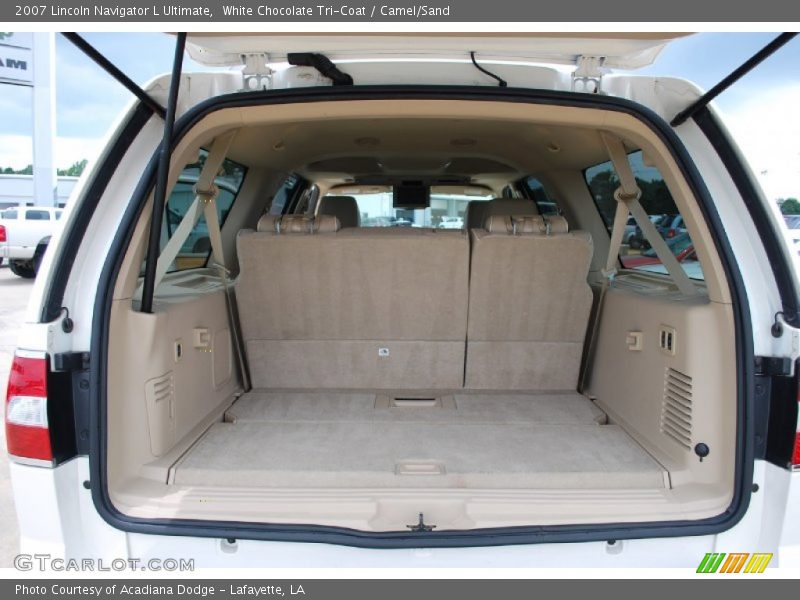  2007 Navigator L Ultimate Trunk
