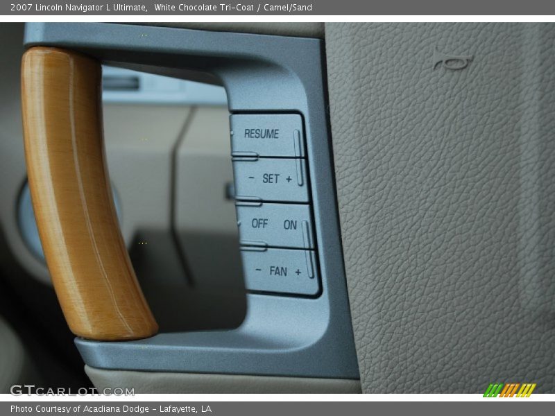 Controls of 2007 Navigator L Ultimate