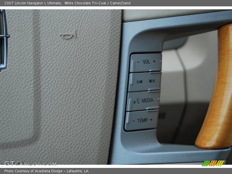 Controls of 2007 Navigator L Ultimate
