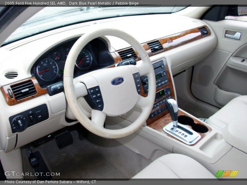 Dashboard of 2005 Five Hundred SEL AWD