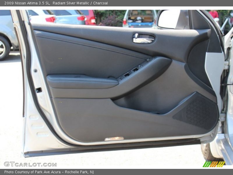 Radiant Silver Metallic / Charcoal 2009 Nissan Altima 3.5 SL