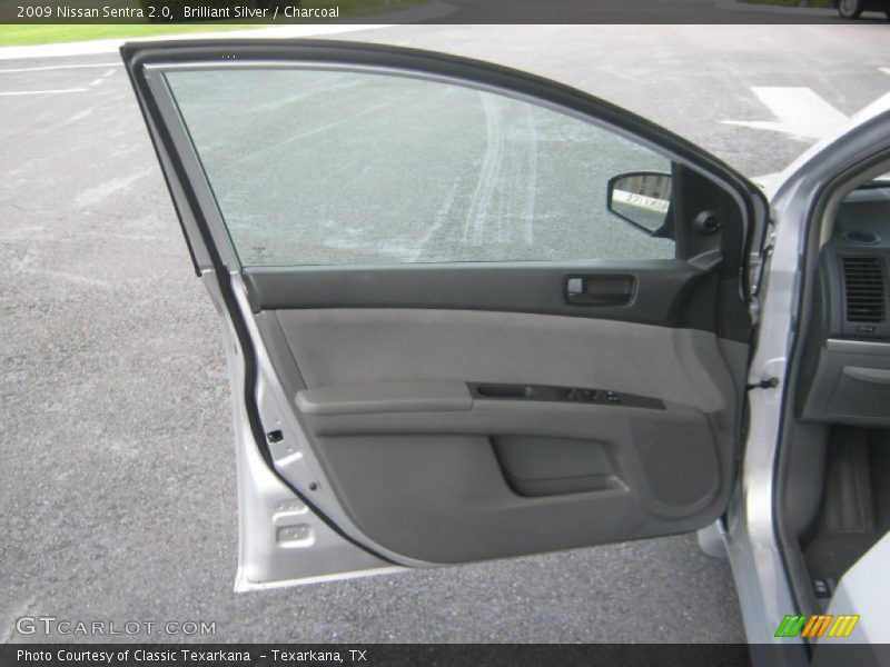 Brilliant Silver / Charcoal 2009 Nissan Sentra 2.0
