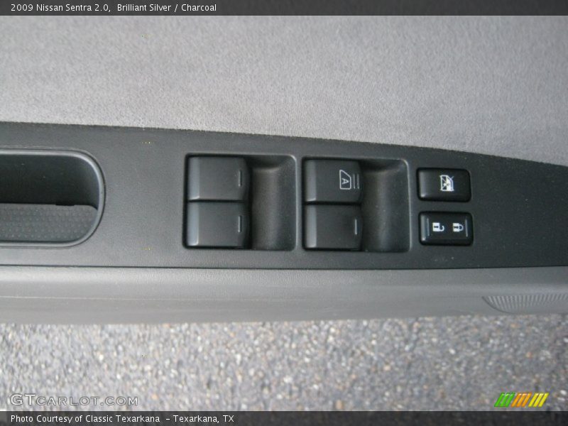 Brilliant Silver / Charcoal 2009 Nissan Sentra 2.0