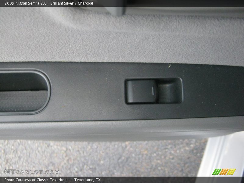 Brilliant Silver / Charcoal 2009 Nissan Sentra 2.0