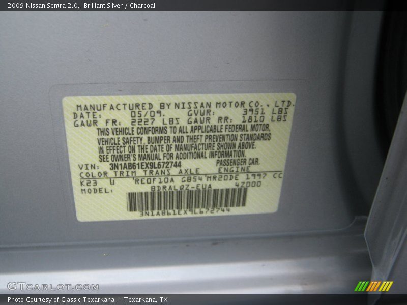 Brilliant Silver / Charcoal 2009 Nissan Sentra 2.0