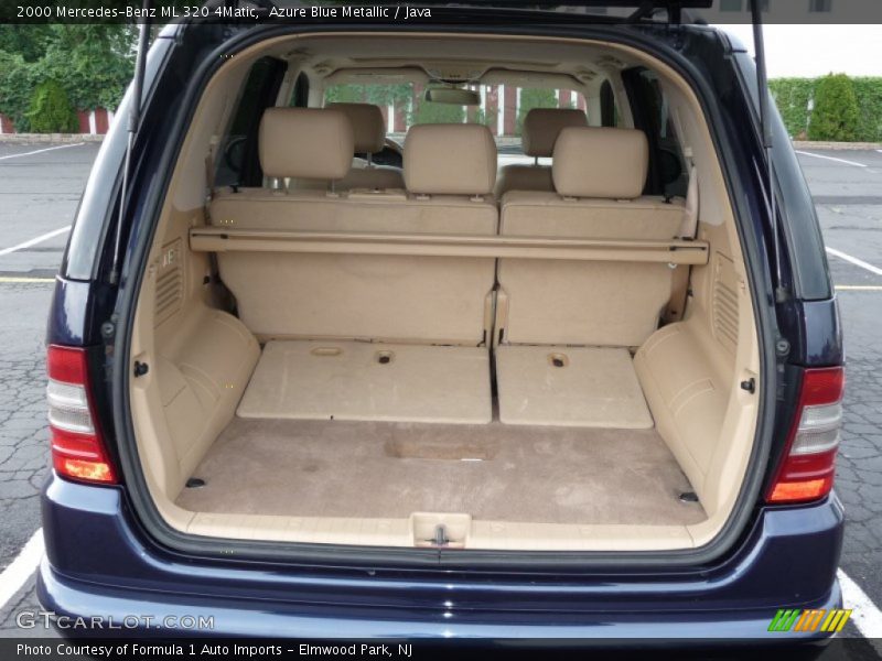 Azure Blue Metallic / Java 2000 Mercedes-Benz ML 320 4Matic
