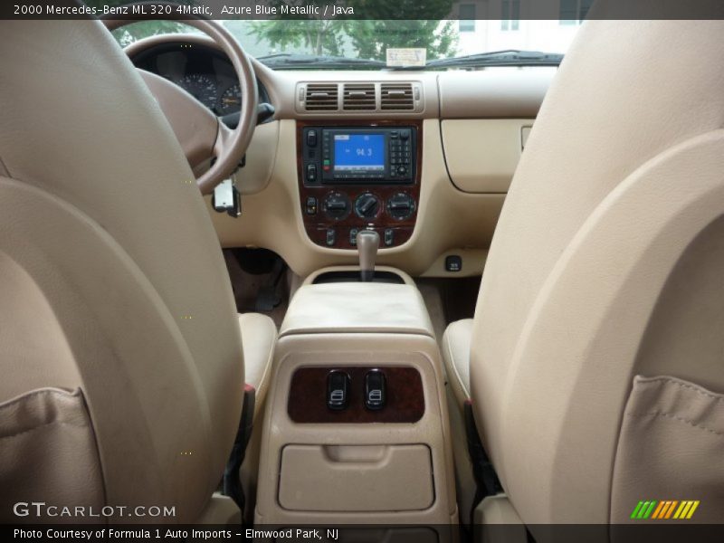 Azure Blue Metallic / Java 2000 Mercedes-Benz ML 320 4Matic