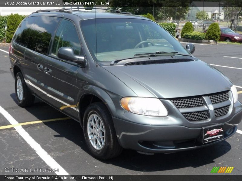Onyx Green Pearl / Taupe 2002 Dodge Grand Caravan SE