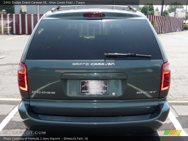 Onyx Green Pearl / Taupe 2002 Dodge Grand Caravan SE