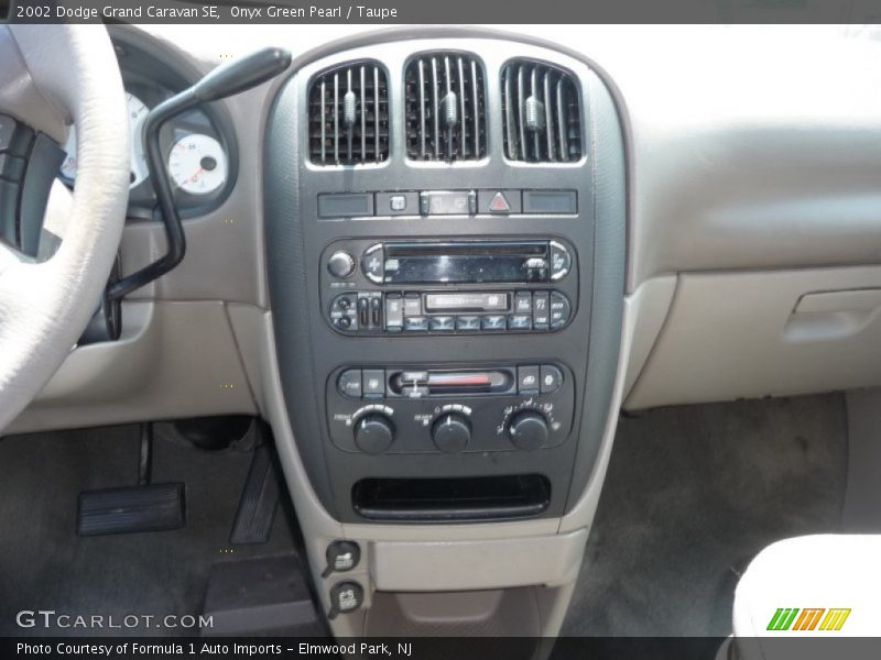 Onyx Green Pearl / Taupe 2002 Dodge Grand Caravan SE