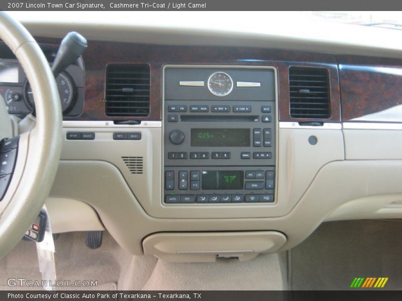 Cashmere Tri-Coat / Light Camel 2007 Lincoln Town Car Signature