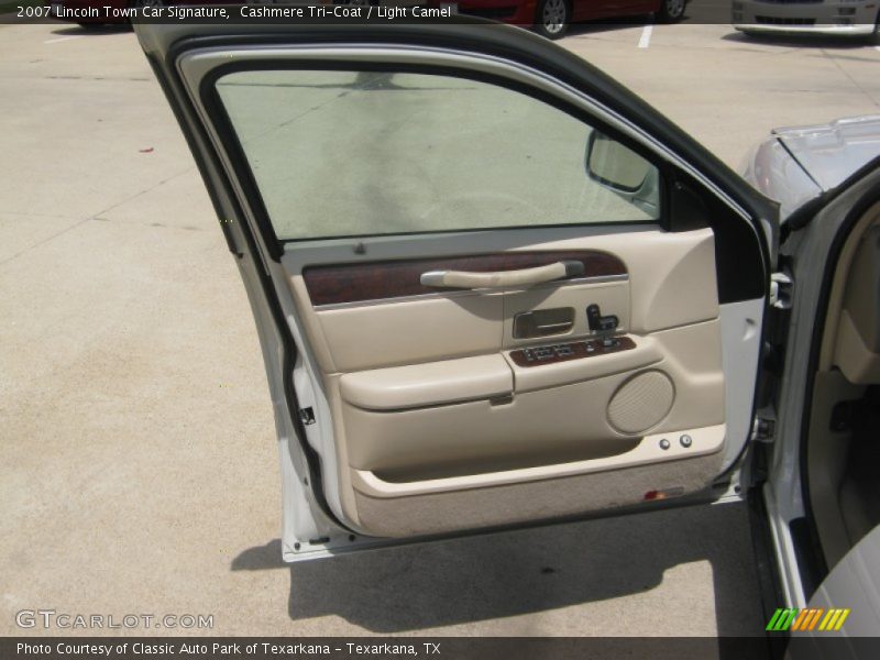 Cashmere Tri-Coat / Light Camel 2007 Lincoln Town Car Signature