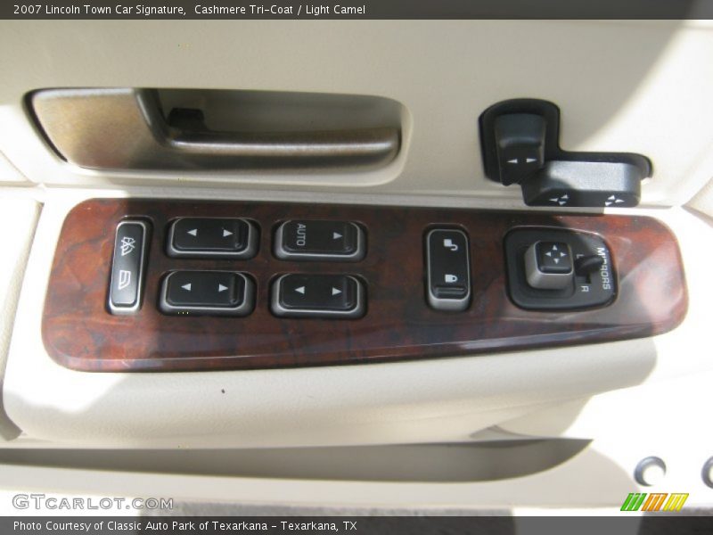Cashmere Tri-Coat / Light Camel 2007 Lincoln Town Car Signature