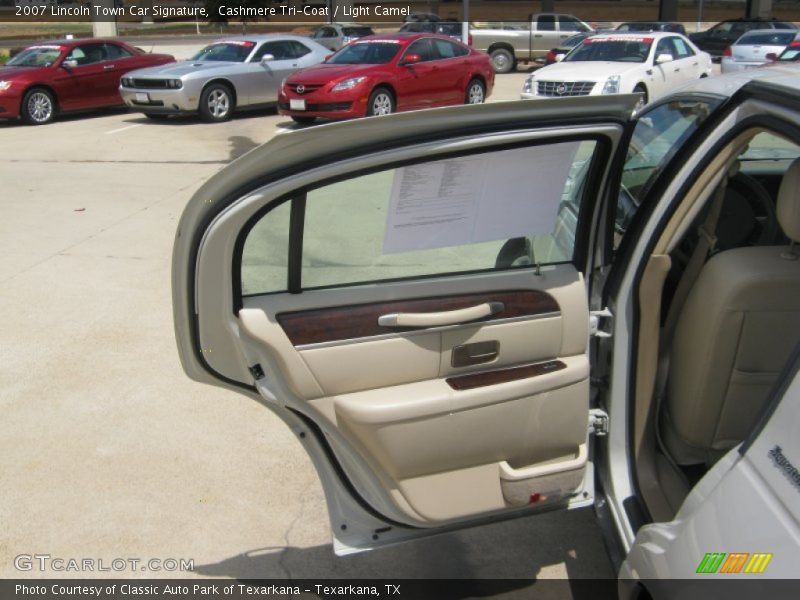 Cashmere Tri-Coat / Light Camel 2007 Lincoln Town Car Signature
