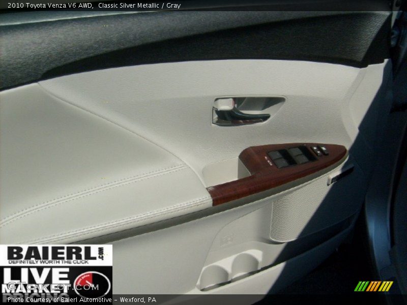 Classic Silver Metallic / Gray 2010 Toyota Venza V6 AWD