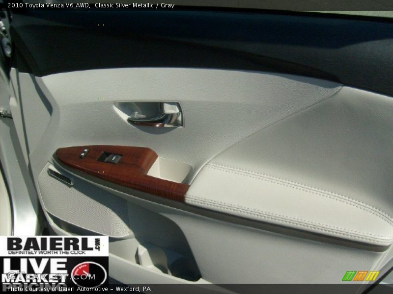 Classic Silver Metallic / Gray 2010 Toyota Venza V6 AWD