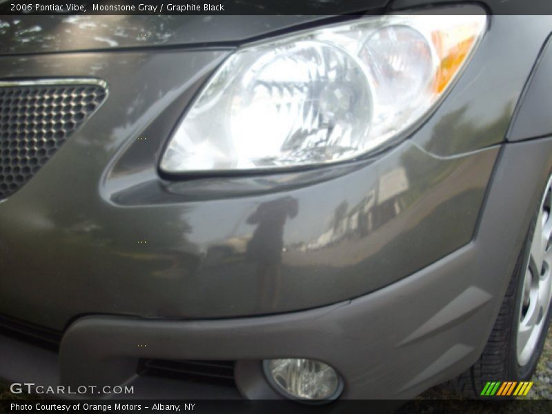 Moonstone Gray / Graphite Black 2006 Pontiac Vibe
