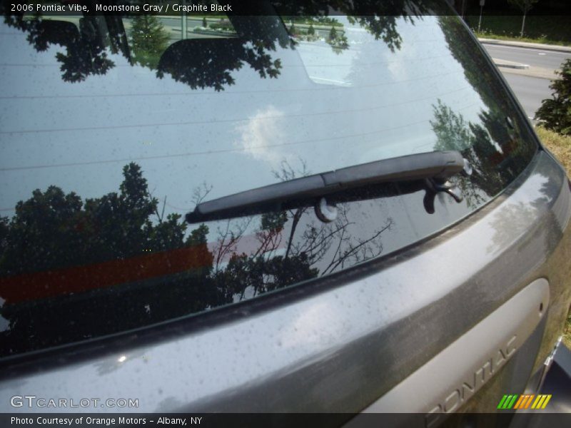 Moonstone Gray / Graphite Black 2006 Pontiac Vibe