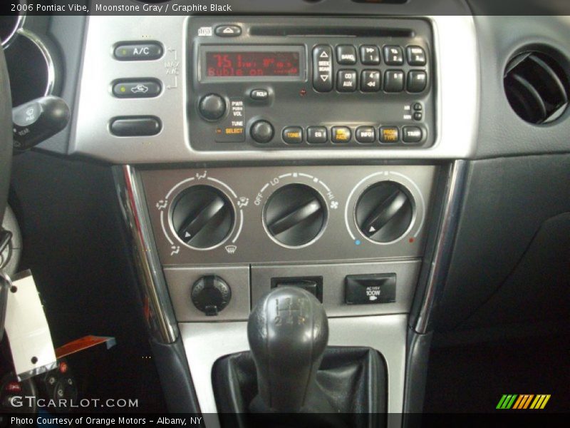 Moonstone Gray / Graphite Black 2006 Pontiac Vibe