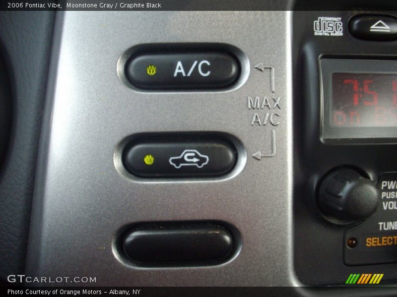 Moonstone Gray / Graphite Black 2006 Pontiac Vibe