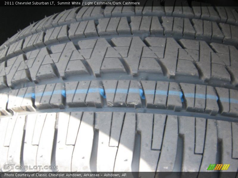 Summit White / Light Cashmere/Dark Cashmere 2011 Chevrolet Suburban LT