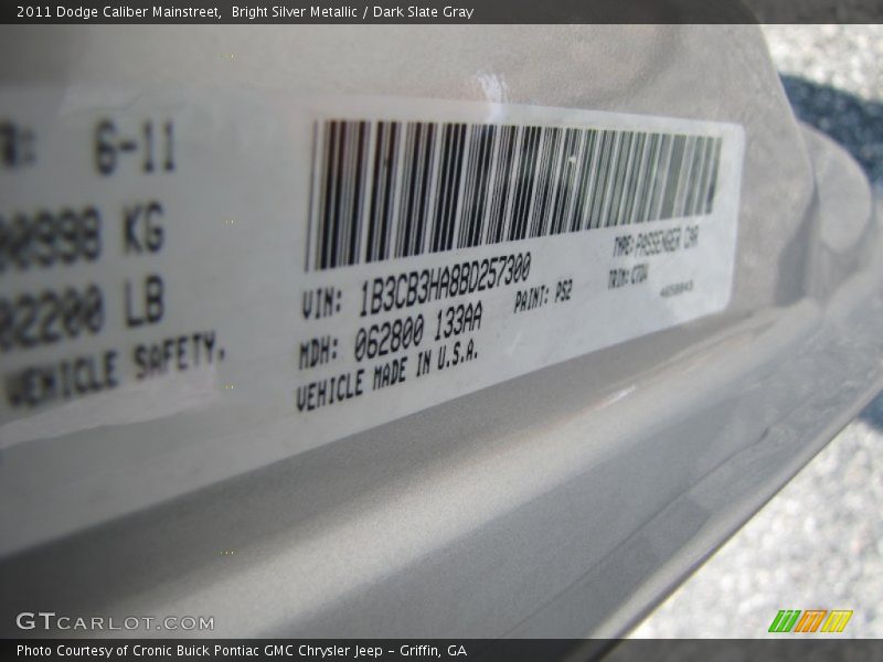 Bright Silver Metallic / Dark Slate Gray 2011 Dodge Caliber Mainstreet