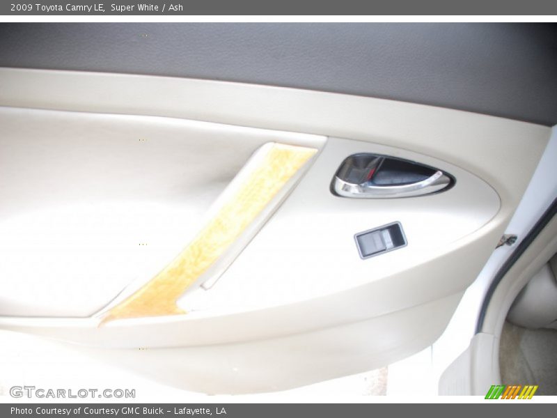 Super White / Ash 2009 Toyota Camry LE