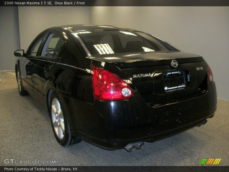 Onyx Black / Frost 2006 Nissan Maxima 3.5 SE