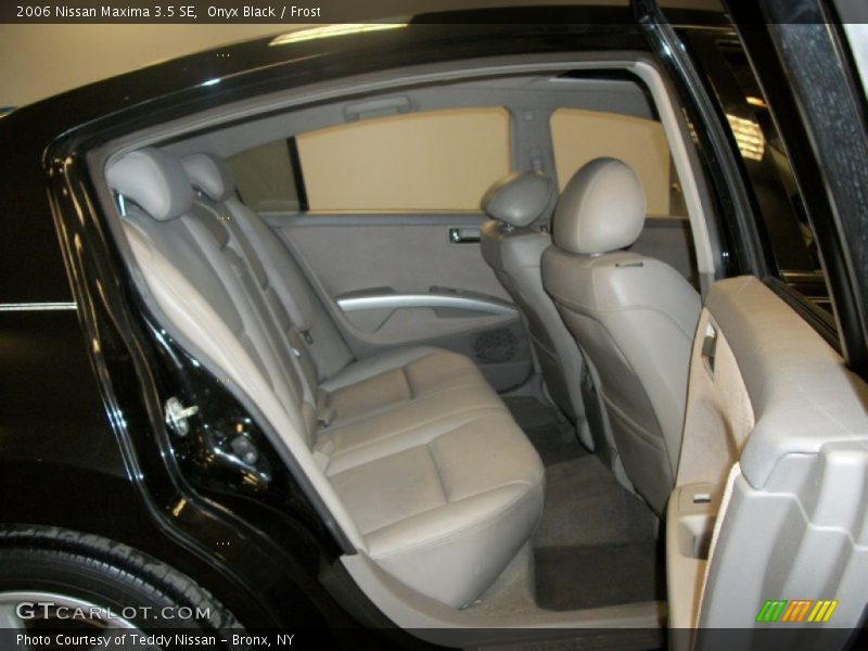 Onyx Black / Frost 2006 Nissan Maxima 3.5 SE