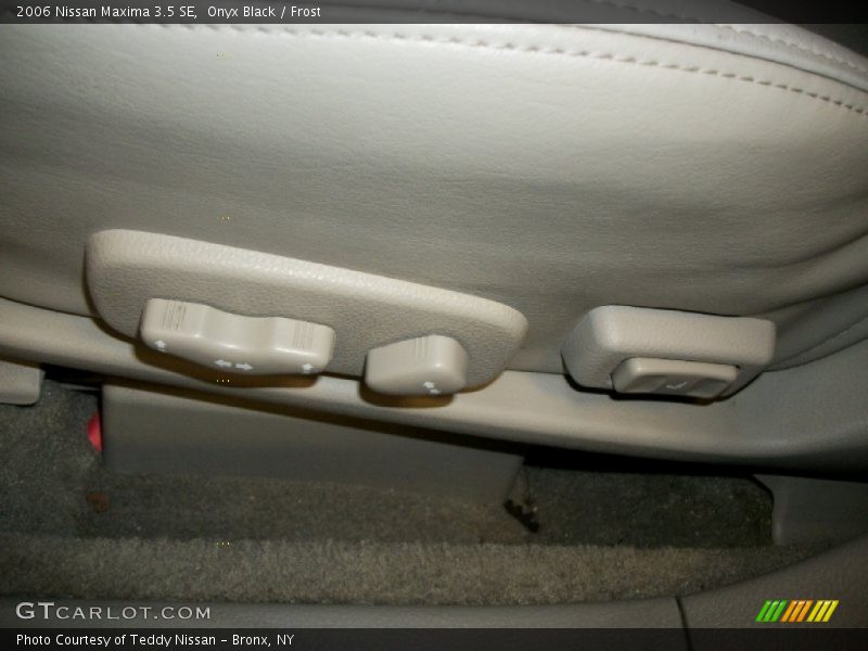 Onyx Black / Frost 2006 Nissan Maxima 3.5 SE