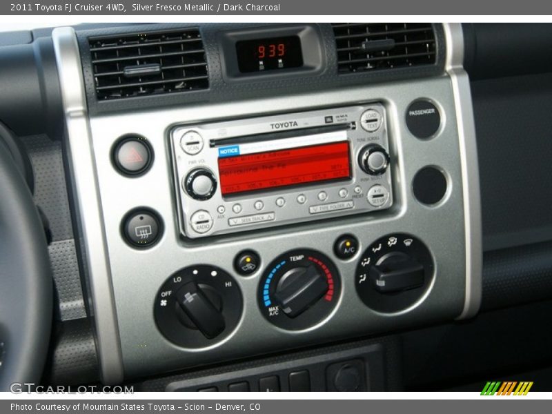 Silver Fresco Metallic / Dark Charcoal 2011 Toyota FJ Cruiser 4WD