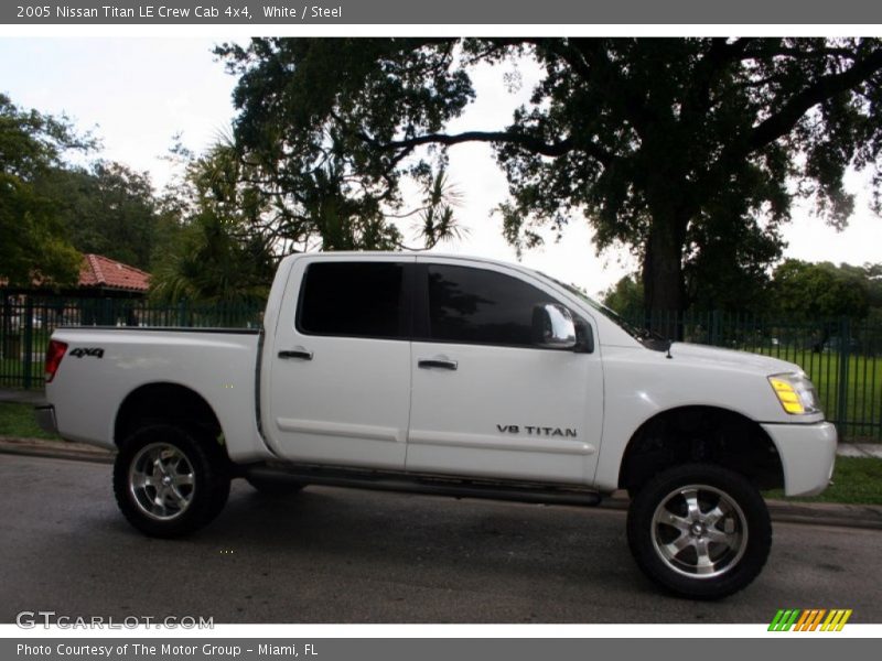 White / Steel 2005 Nissan Titan LE Crew Cab 4x4