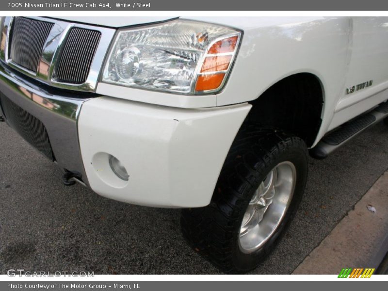 White / Steel 2005 Nissan Titan LE Crew Cab 4x4